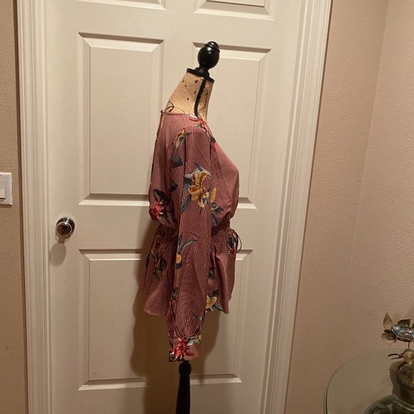 Red striped floral print corset blouse. - Picture 6 of 9